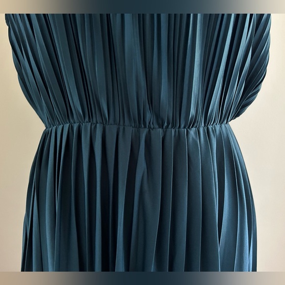 Pretty Green Pleated Dress - Picture 2 of 6